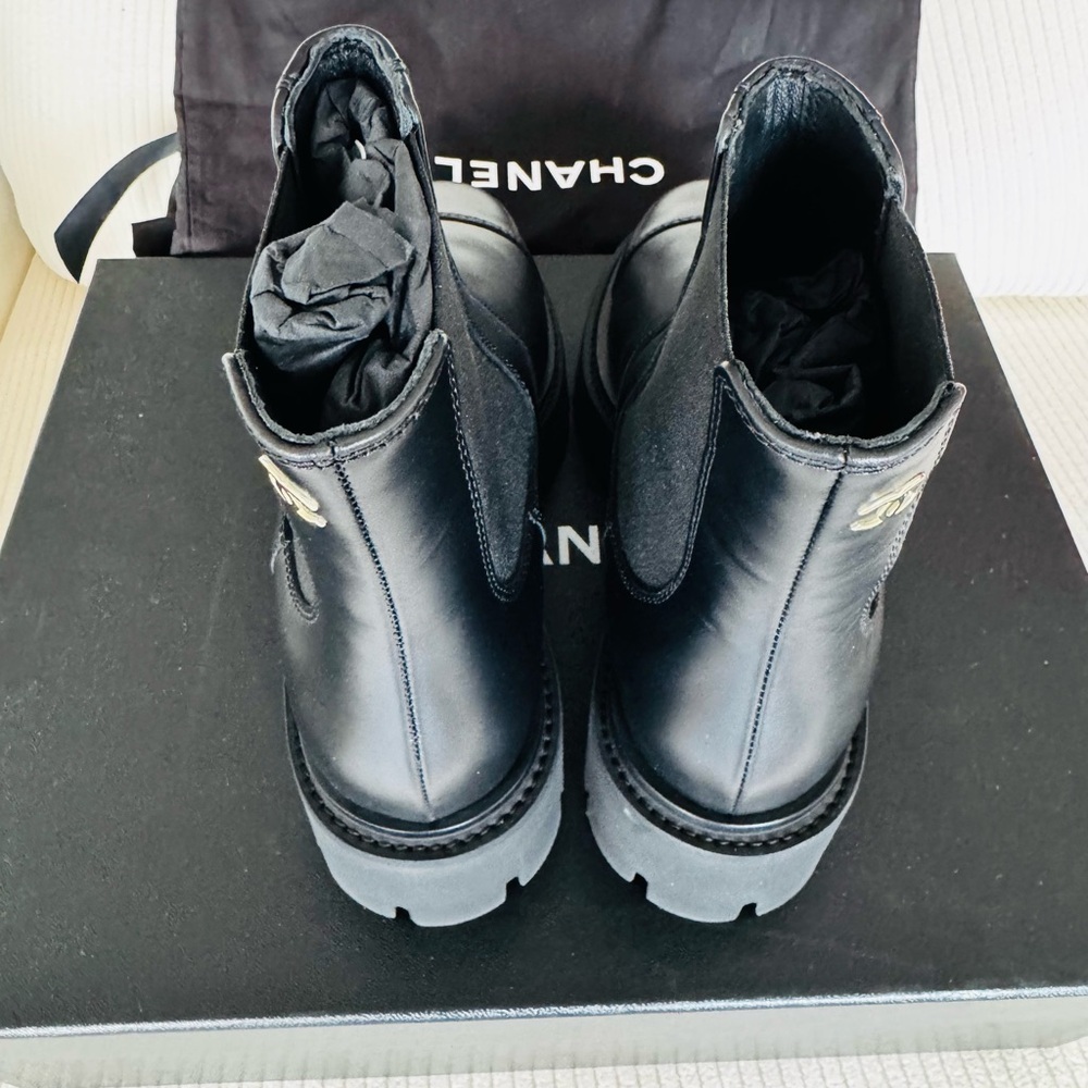 CHANEL Black Leather Chelsea Boots brand new in box with dust bags size 6 - Picture 6 of 11